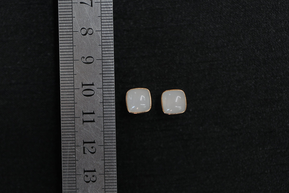 GALET 021 · Suet White — nephrite jade earrings, size reference