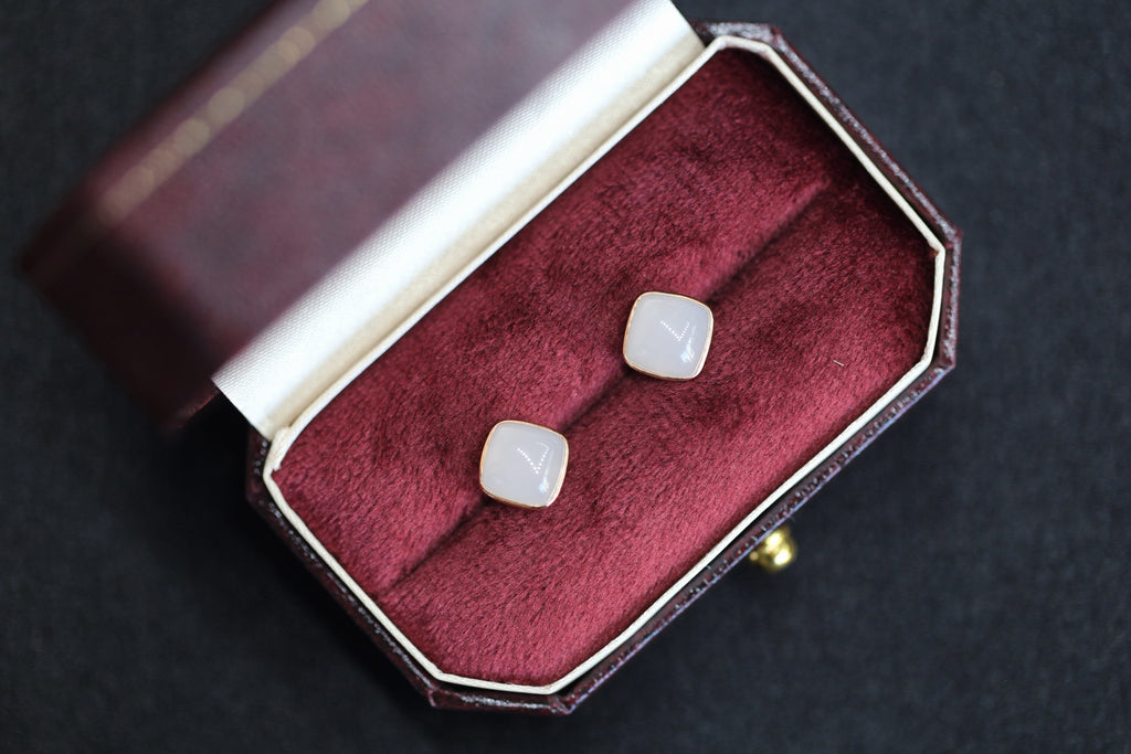 GALET 021 · Suet White — nephrite jade earrings, packaging