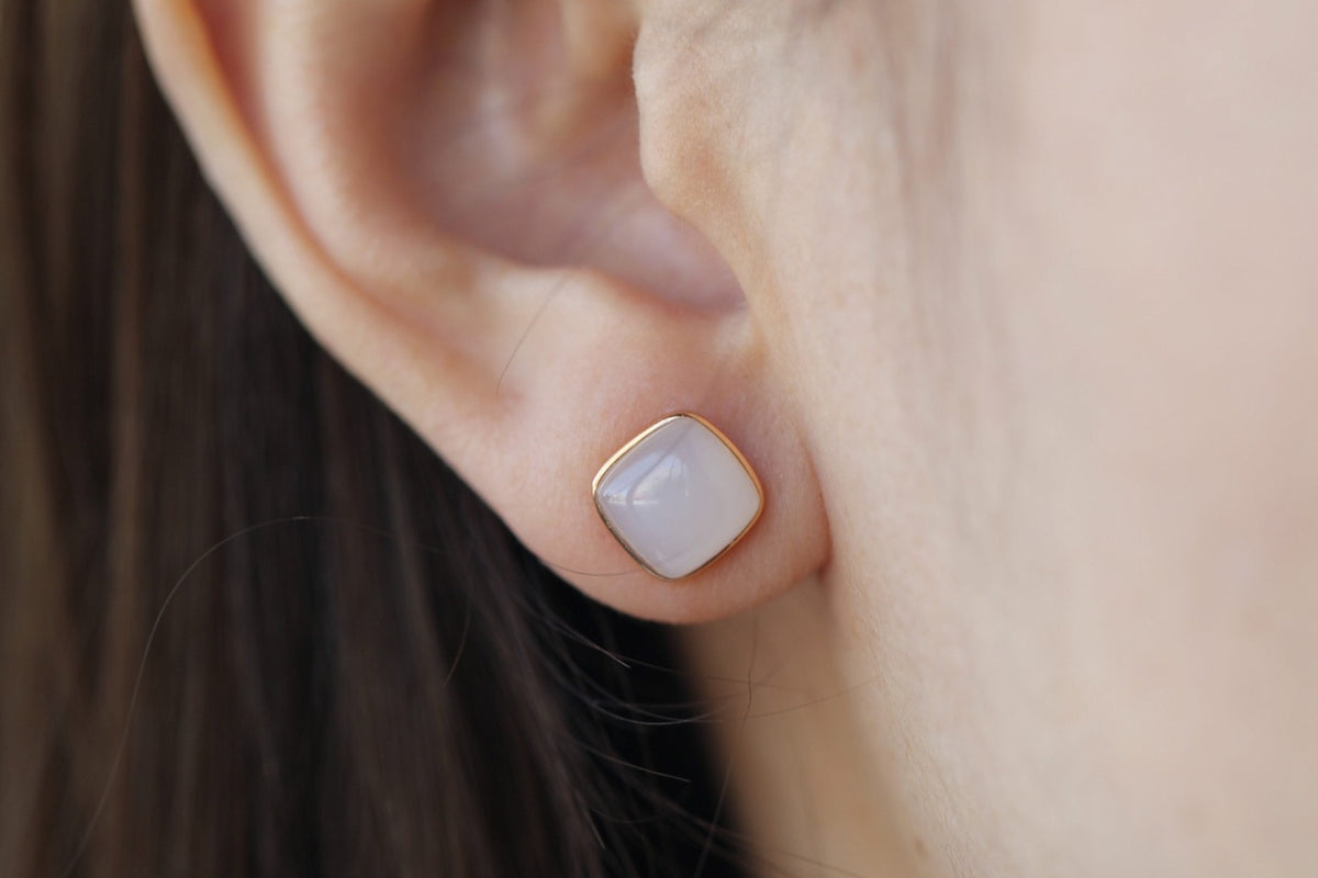 GALET 021 · Suet White — nephrite jade earrings, on the model, profile