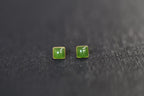 GALET 022 · Spinach Green — nephrite jade earrings, detail