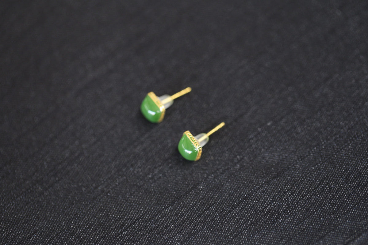 GALET 022 · Spinach Green — nephrite jade earrings, close view
