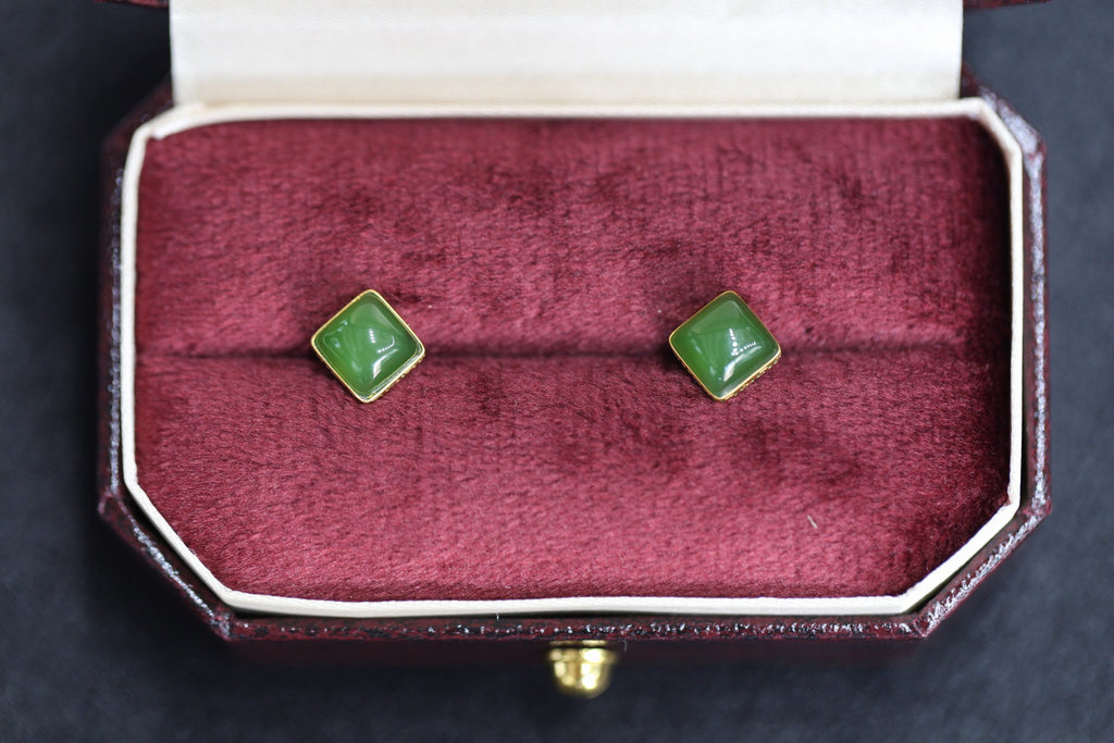 GALET 022 · Spinach Green — nephrite jade earrings, packaging