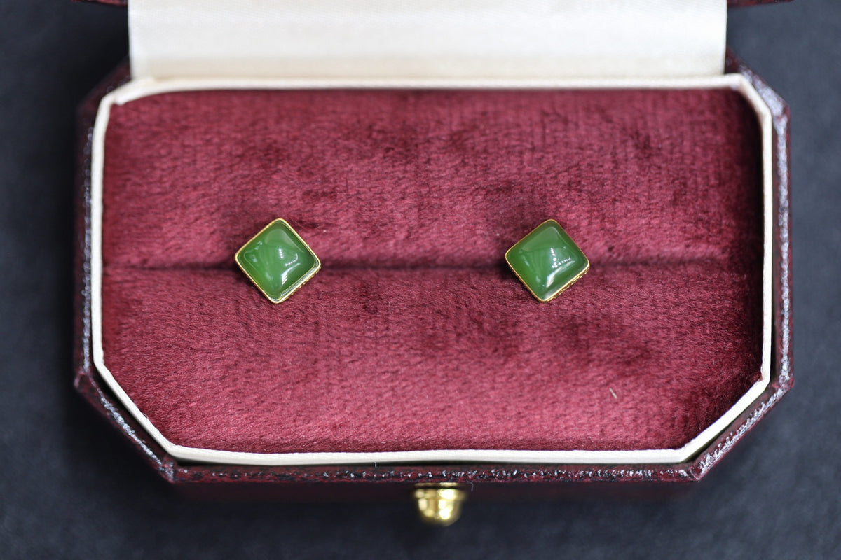 GALET 022 · Spinach Green — nephrite jade earrings, packaging