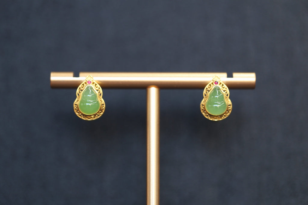 GALET 023 · Willow Green — nephrite jade earrings, front