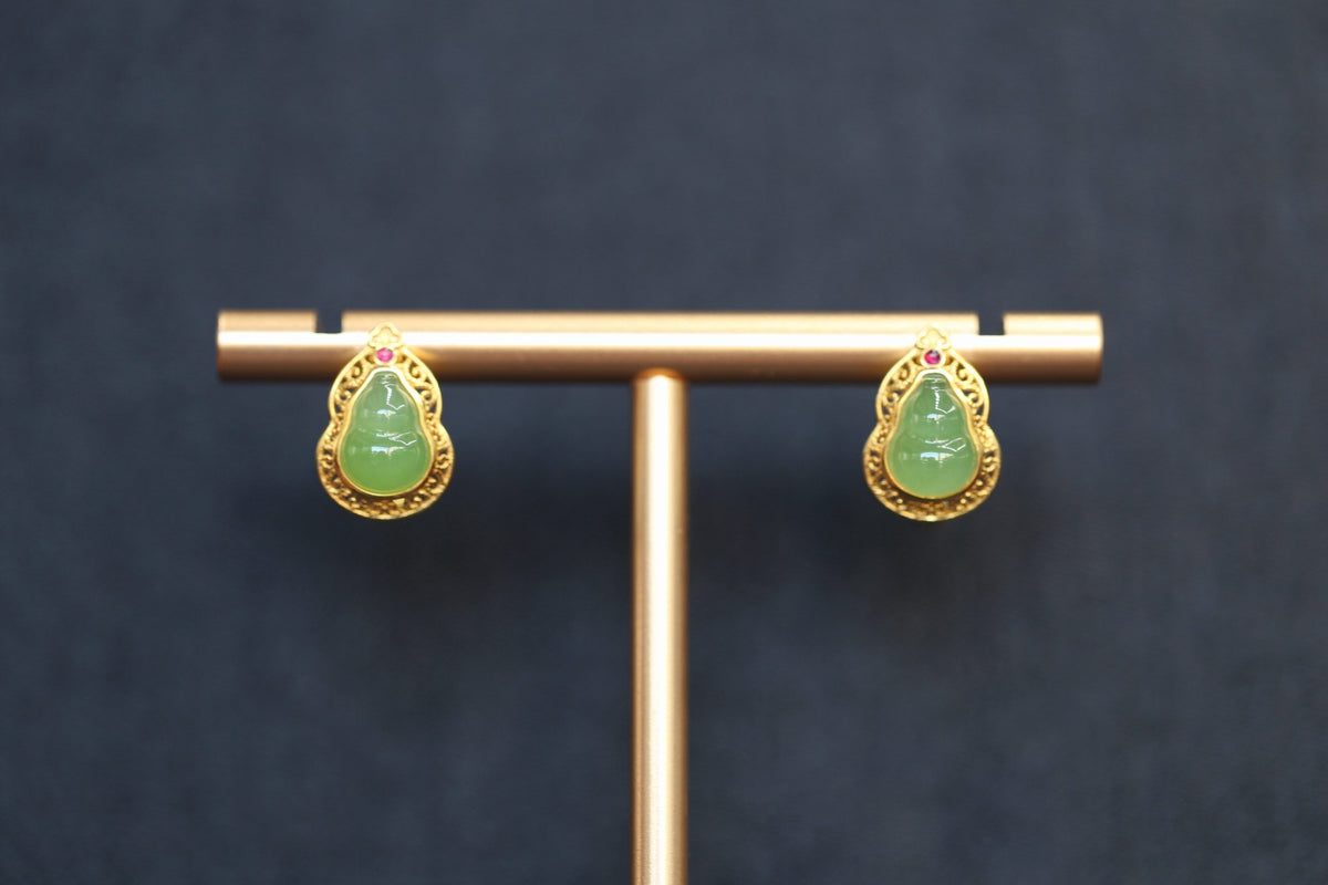 GALET 023 · Willow Green — nephrite jade earrings, front