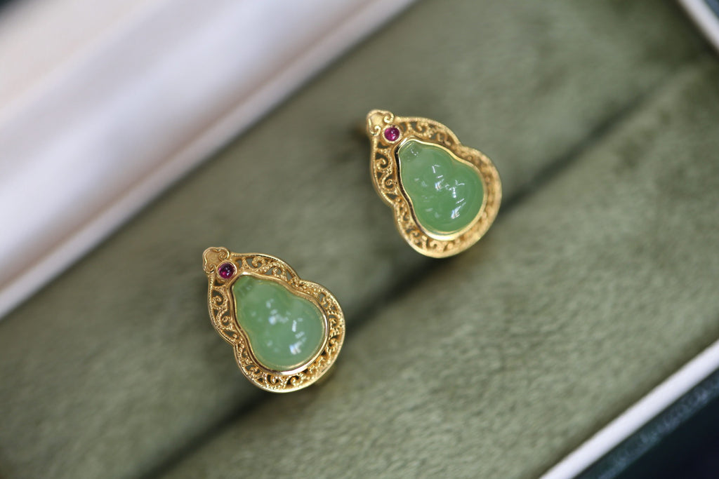 GALET 023 · Willow Green — nephrite jade earrings, detail