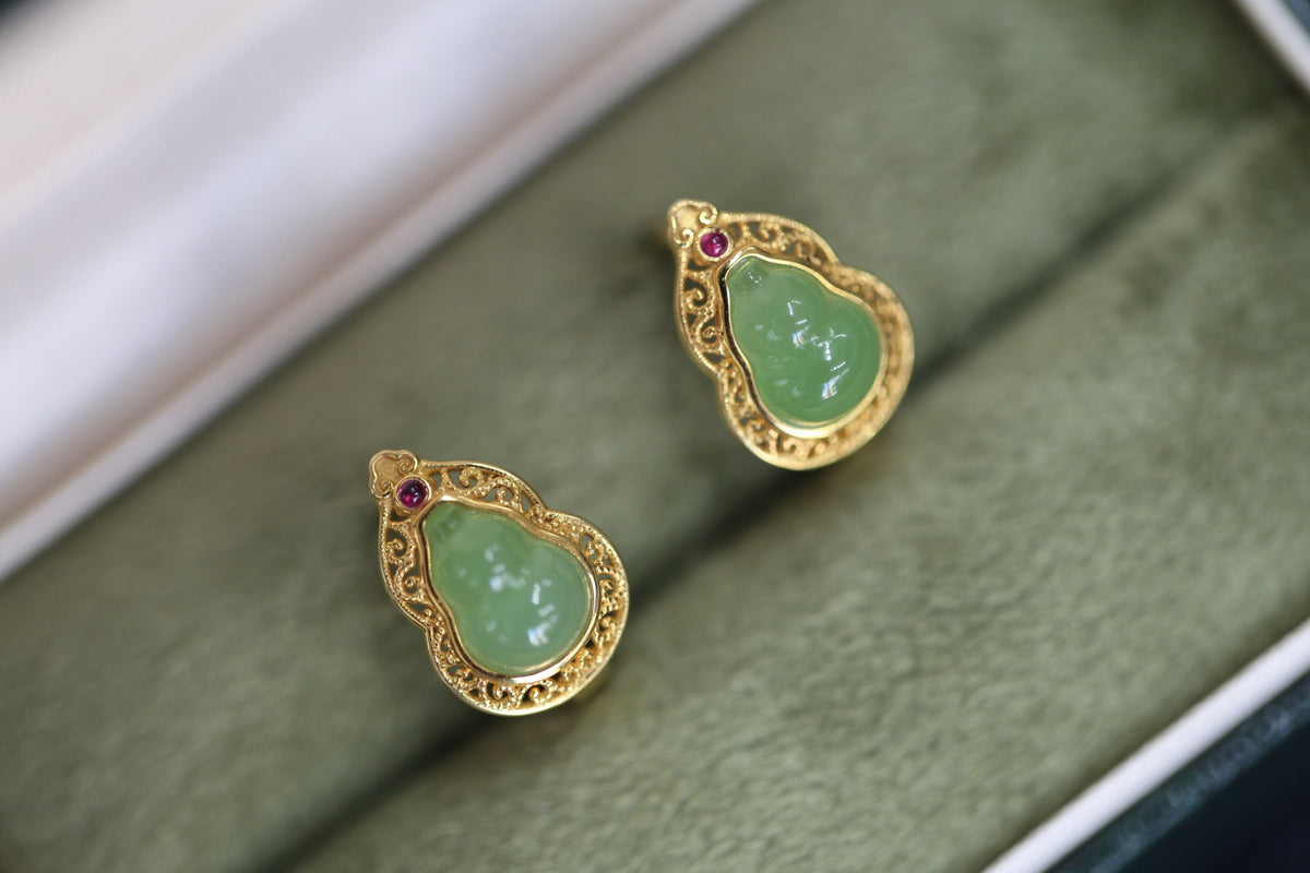 GALET 023 · Willow Green — nephrite jade earrings, detail
