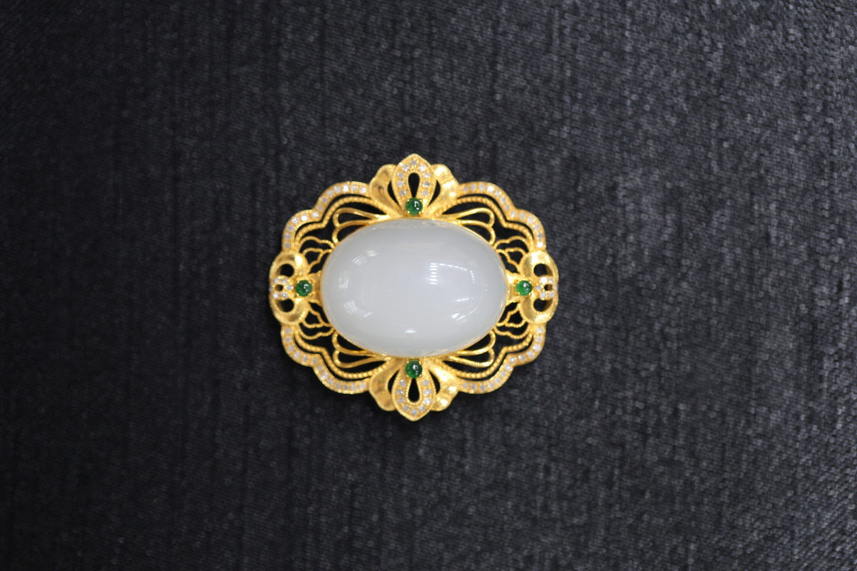 GALET 025 · Suet White — nephrite jade pendant, front