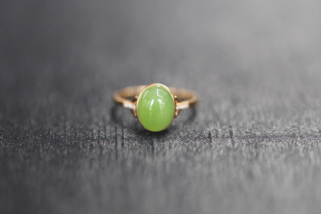 GALET 026 · Willow Green — nephrite jade ring, front