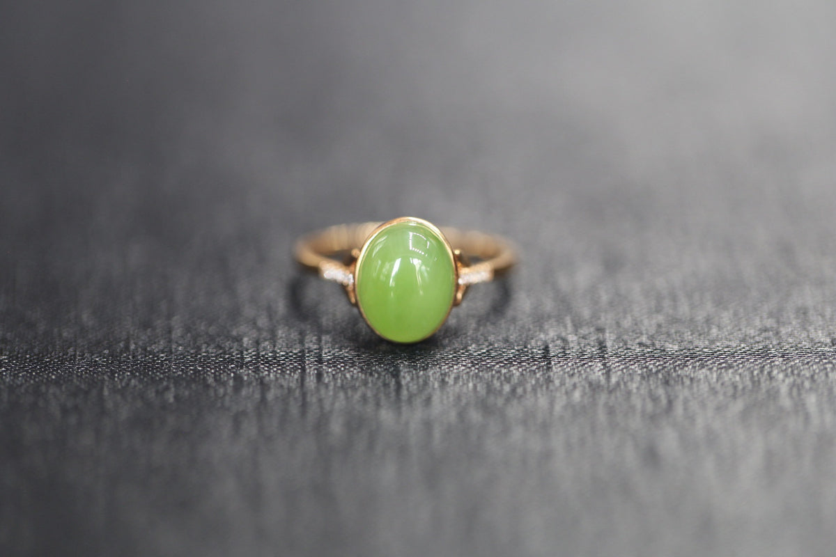 GALET 026 · Willow Green — nephrite jade ring, front