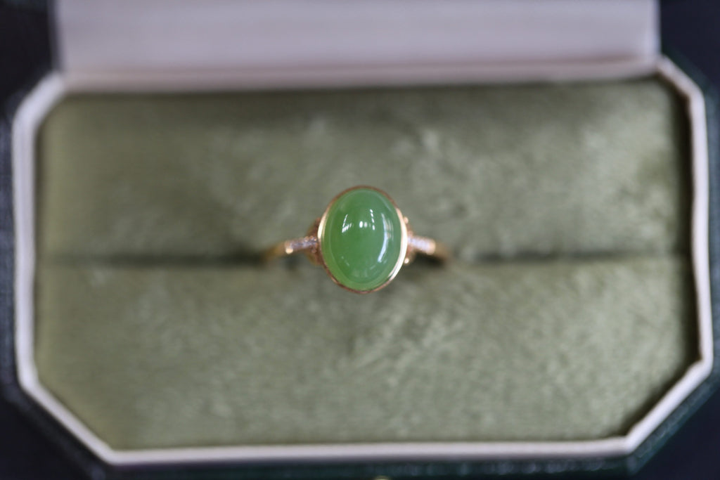 GALET 026 · Willow Green — nephrite jade ring, packaging