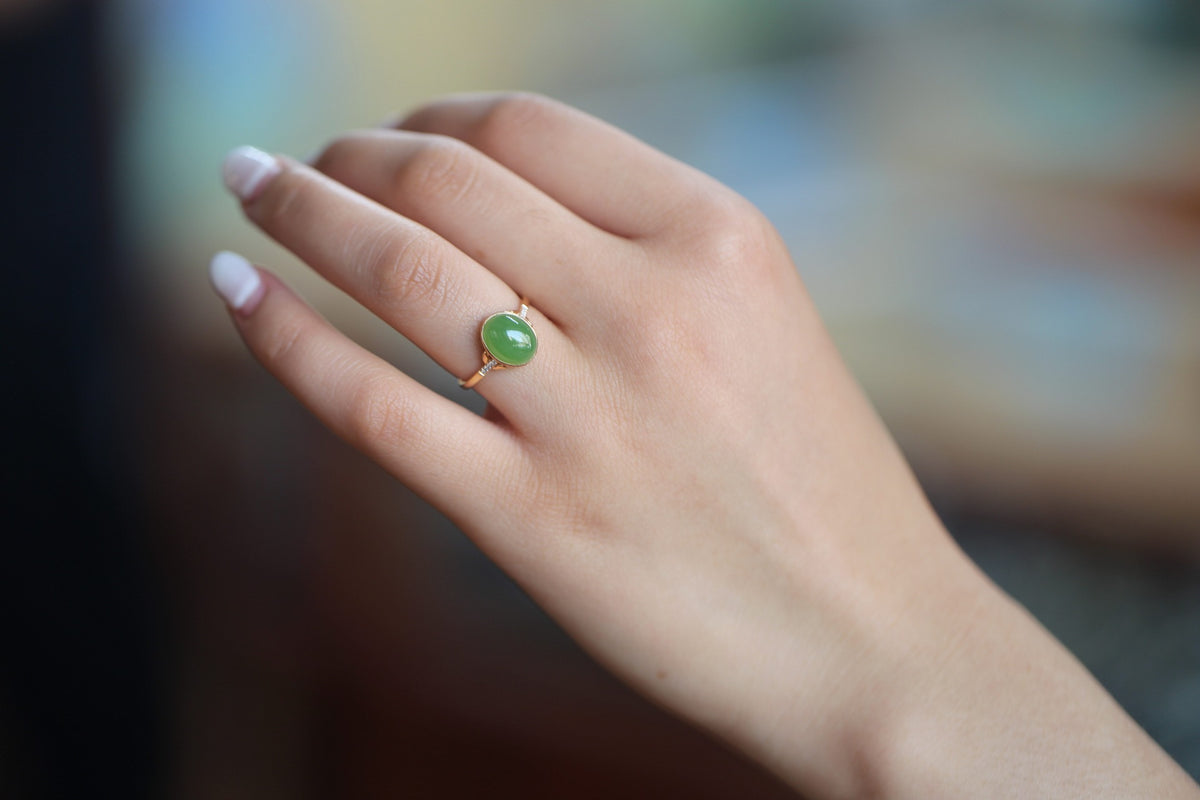 GALET 026 · Willow Green — nephrite jade ring, on the hand, side