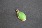 GALET 027 · Willow Green — nephrite jade pendant, detail