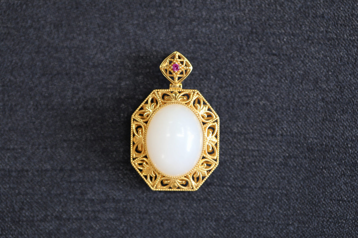 GALET 029 · Suet White — nephrite jade pendant, front