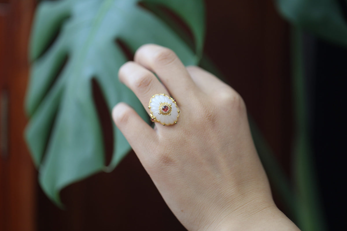 GALET 030 · Suet White — nephrite jade ring, on the hand