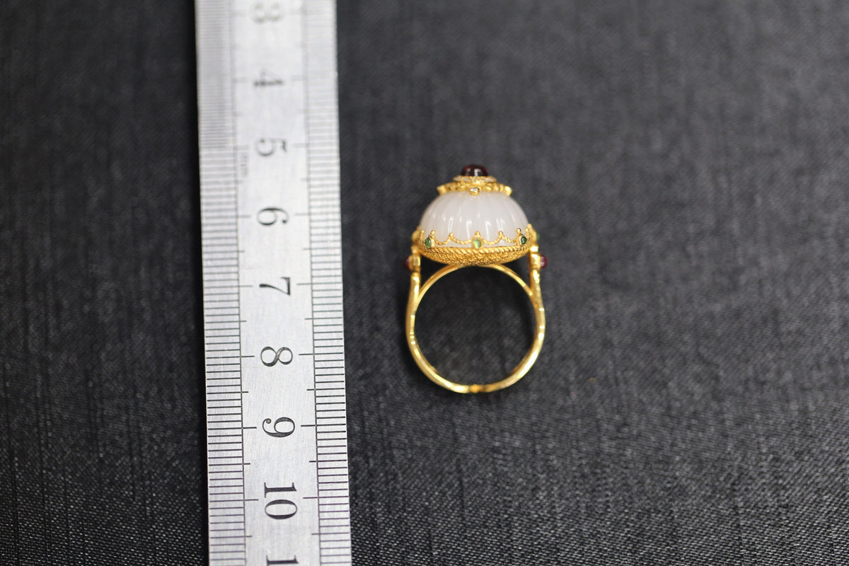 GALET 030 · Suet White — nephrite jade ring, size reference
