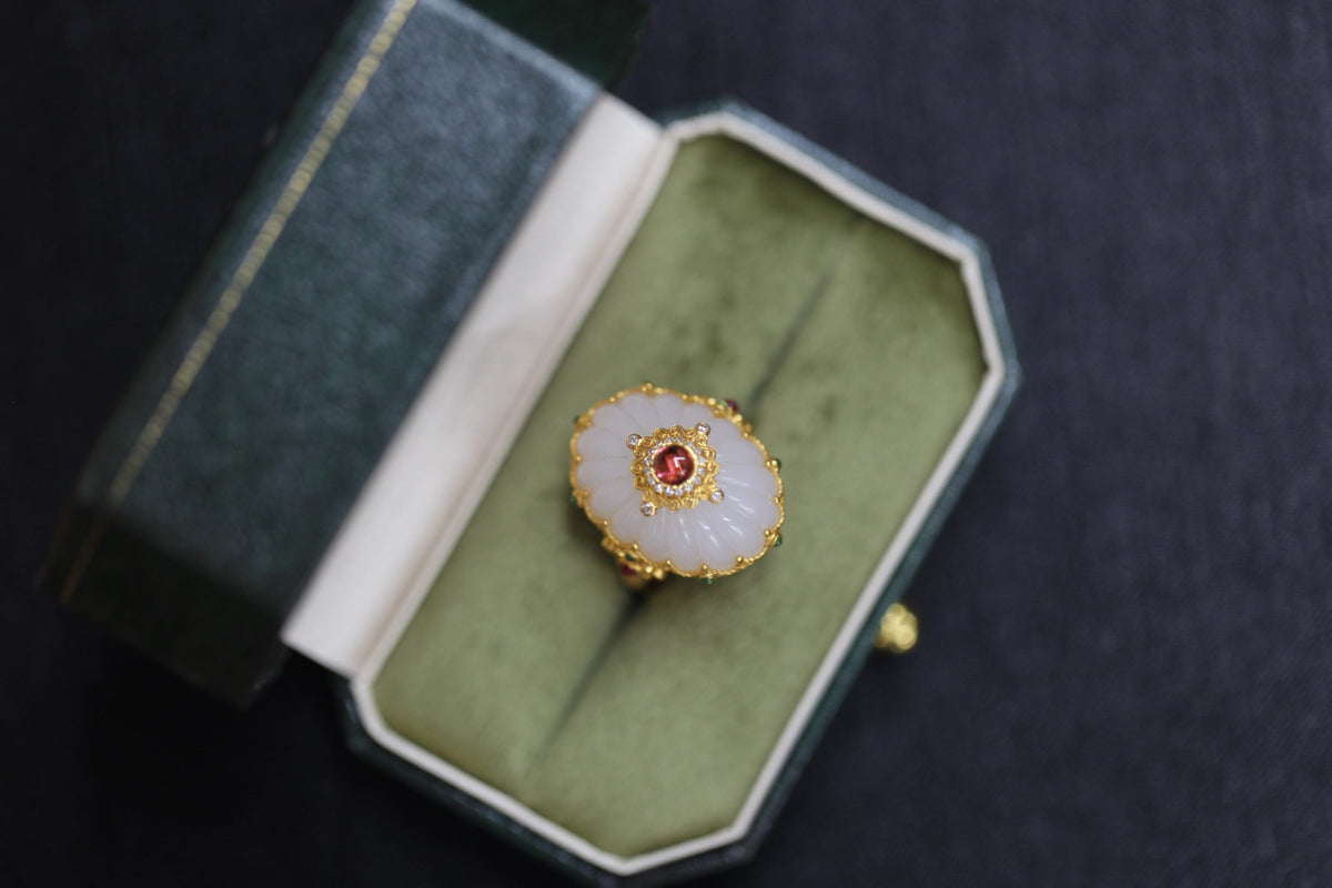 GALET 030 · Suet White — nephrite jade ring, packaging