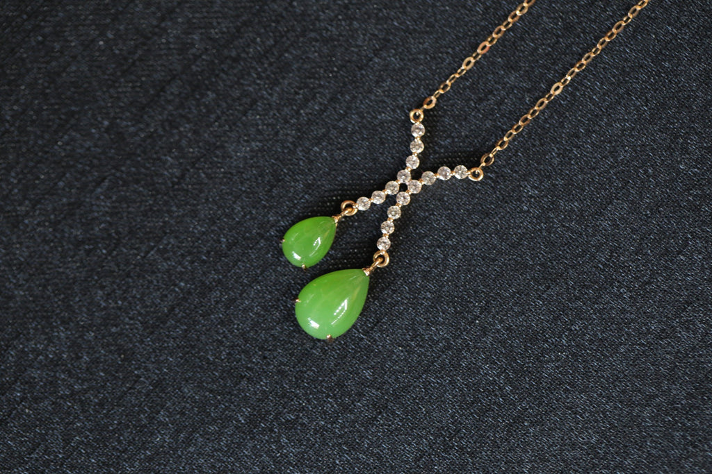 GALET 031 · Willow Green — nephrite jade necklace, front