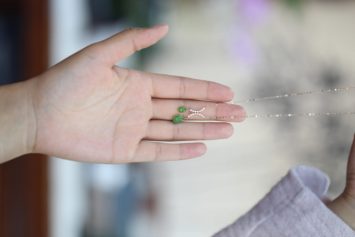 GALET 031 · Willow Green — nephrite jade necklace, in the hand