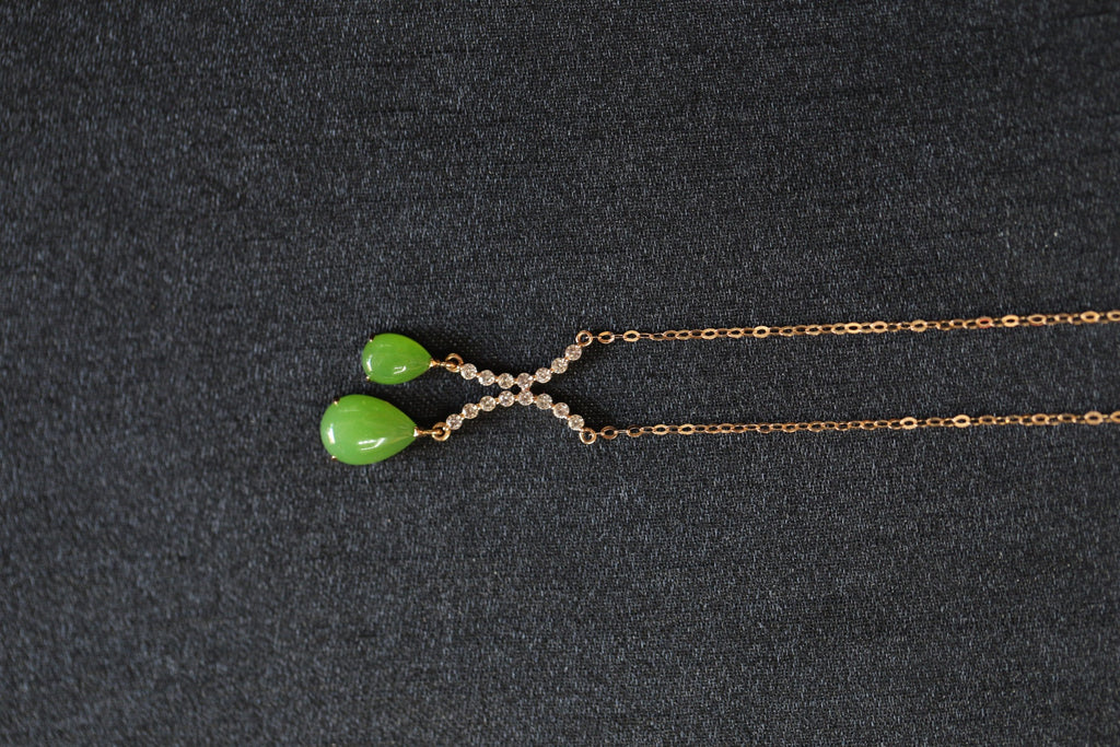 GALET 031 · Willow Green — nephrite jade necklace, detail