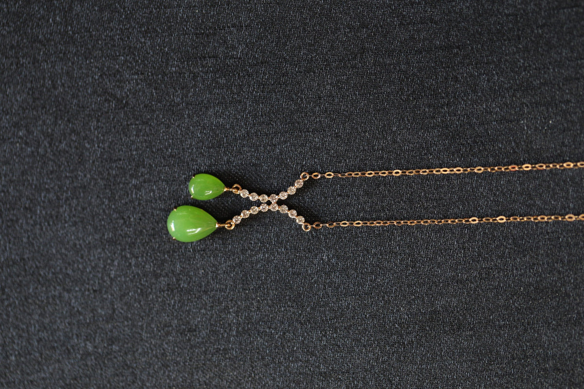 GALET 031 · Willow Green — nephrite jade necklace, detail