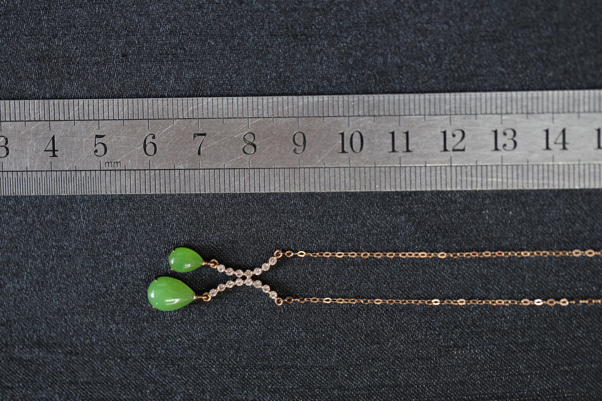GALET 031 · Willow Green — nephrite jade necklace, size reference