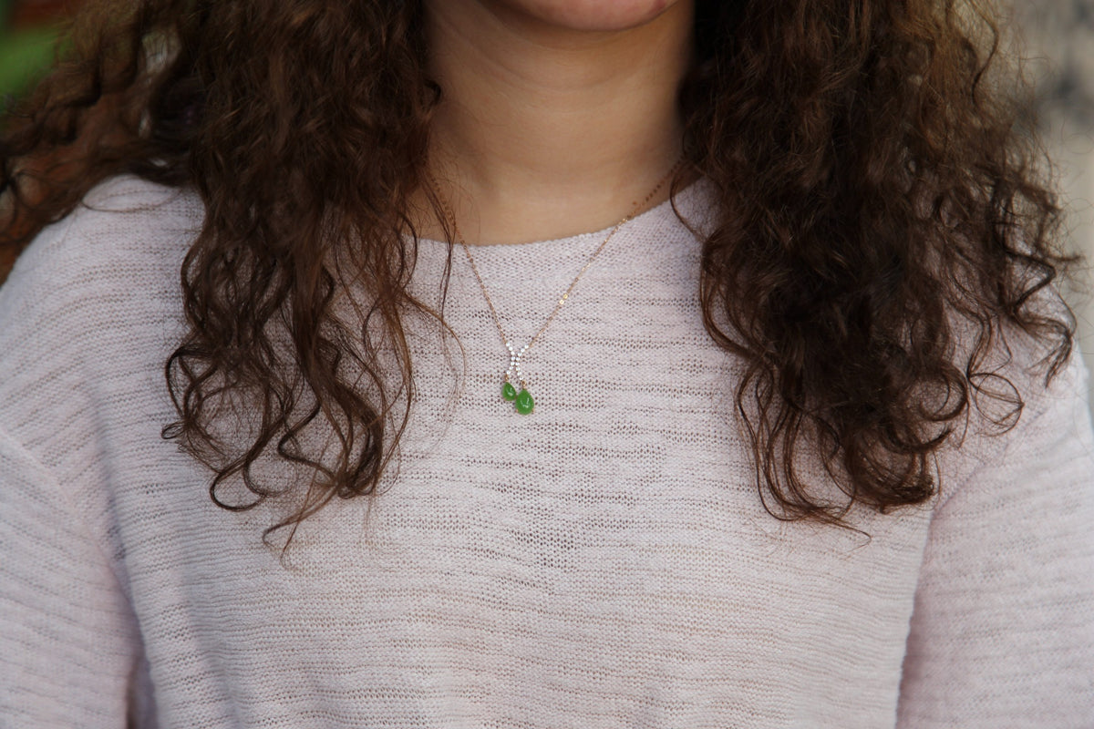 GALET 031 · Willow Green — nephrite jade necklace, on the model