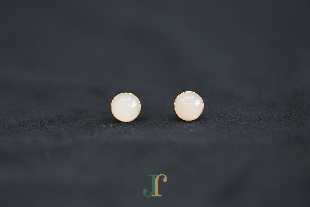 GALET 034 · Suet White — nephrite jade earrings, front