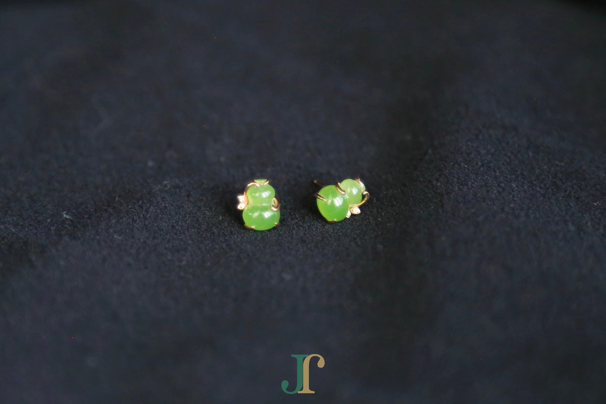 GALET 036 · Willow Green — nephrite jade earrings, detail