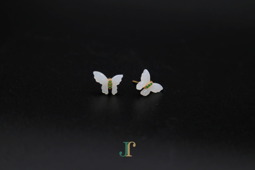 GALET 037 · Suet White — nephrite jade earrings, detail