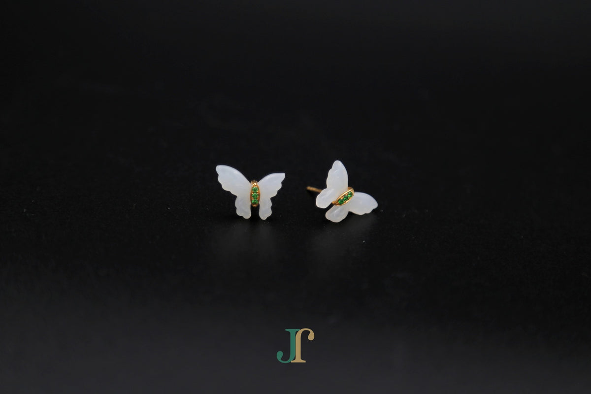 GALET 037 · Suet White — nephrite jade earrings, detail