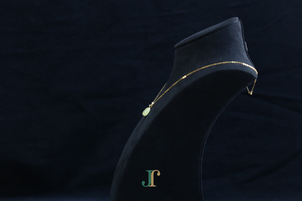 GALET 039 · Golden Green — nephrite jade necklace, side view