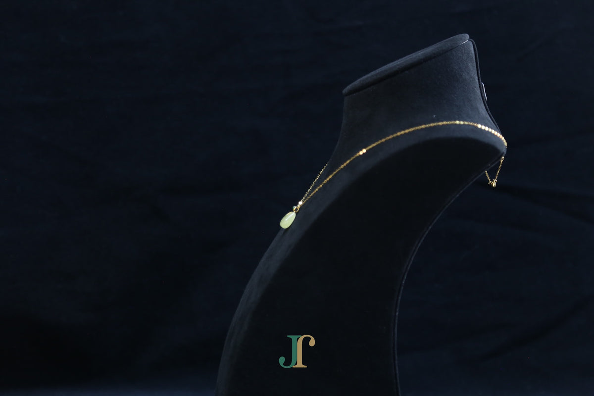 GALET 039 · Golden Green — nephrite jade necklace, side view