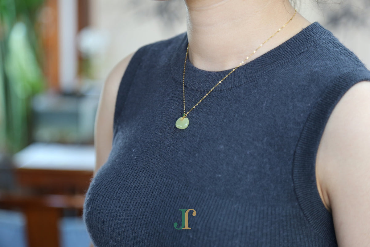GALET 039 · Golden Green — nephrite jade necklace, worn, second view
