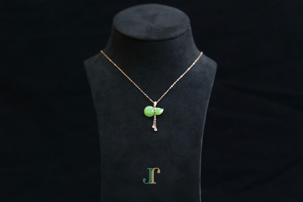 GALET 041 · Willow Green — nephrite jade necklace, on a display bust
