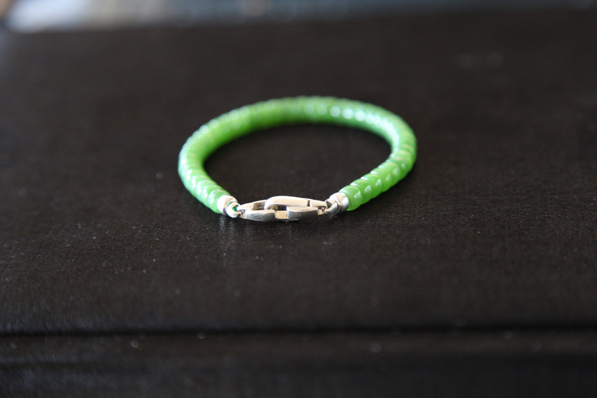 PASTILLE Disc 6×3.5 · Willow Green — nephrite jade pastille bracelet, metal detail