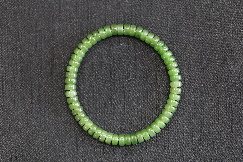 PASTILLE Disc 6×3 · Willow Green 2 — nephrite jade pastille bracelet, front