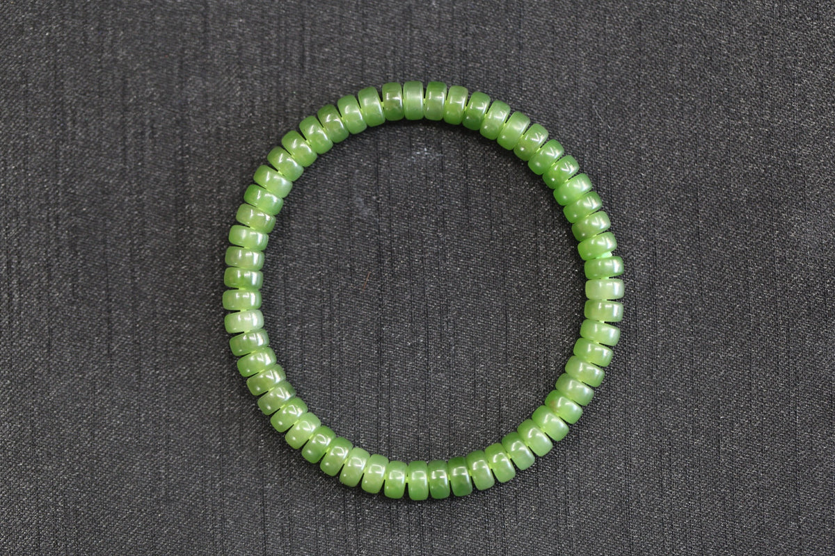 PASTILLE Disc 6×3 · Willow Green 2 — nephrite jade pastille bracelet, front