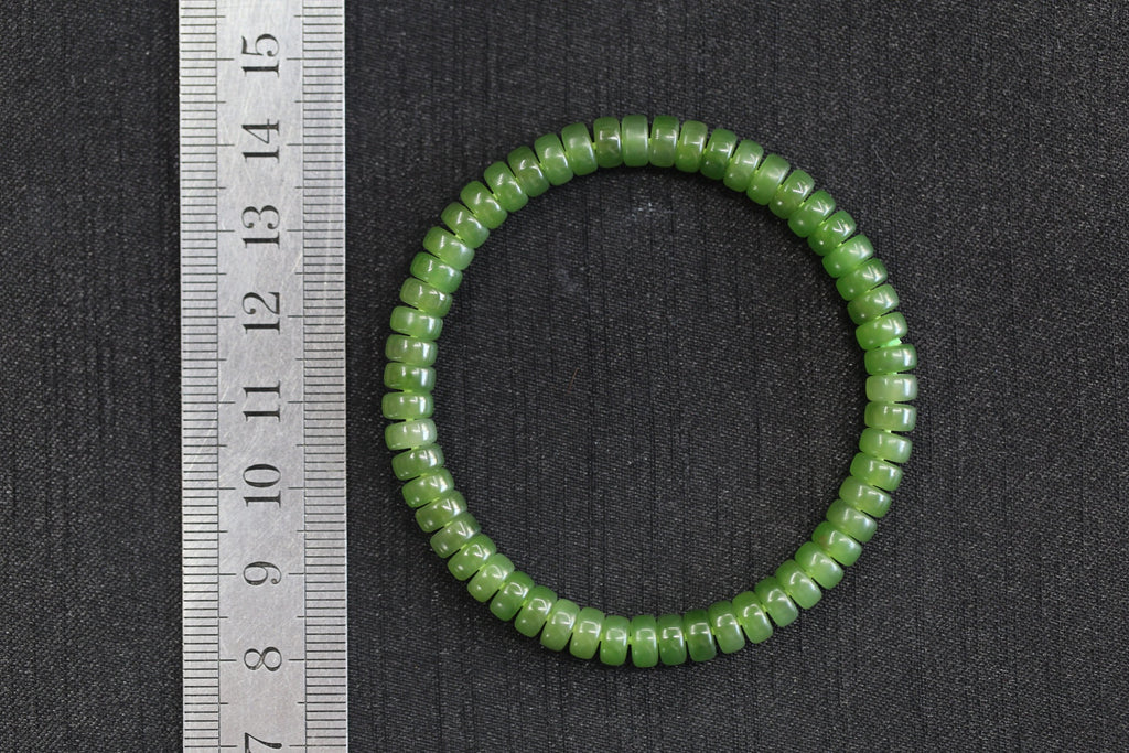 PASTILLE Disc 6×3 · Willow Green 2 — nephrite jade pastille bracelet, size reference
