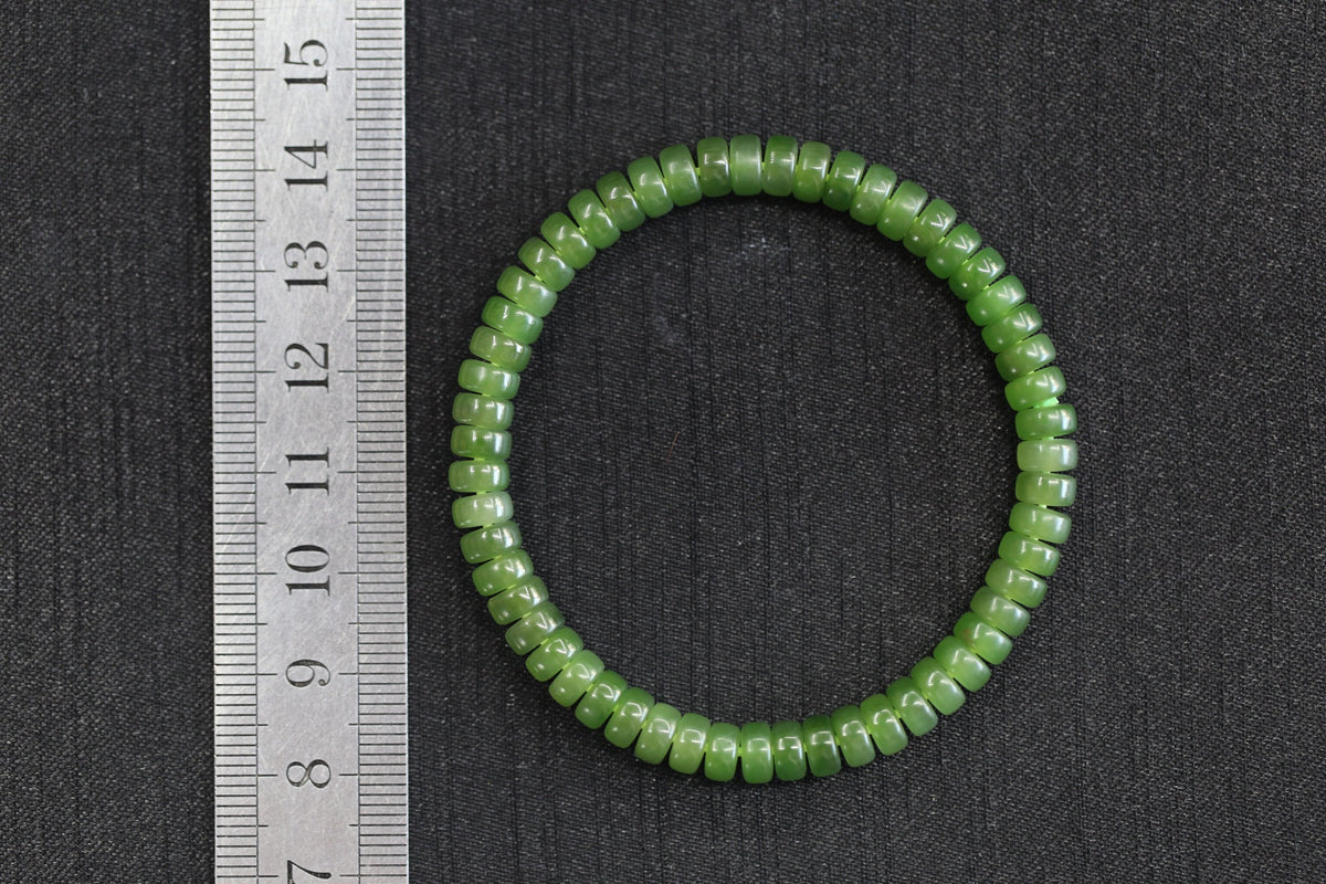 PASTILLE Disc 6×3 · Willow Green 2 — nephrite jade pastille bracelet, size reference