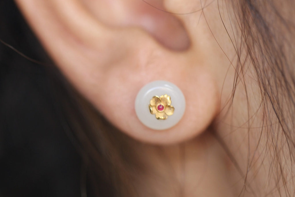 PASTILLE Fleur 9.5 · Suet White — nephrite jade earrings, on the model