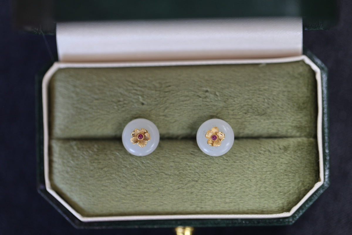 PASTILLE Fleur 9.5 · Suet White — nephrite jade earrings, close view