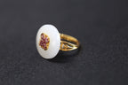 PASTILLE Fluer 20 · Suet White — nephrite jade ring, detail