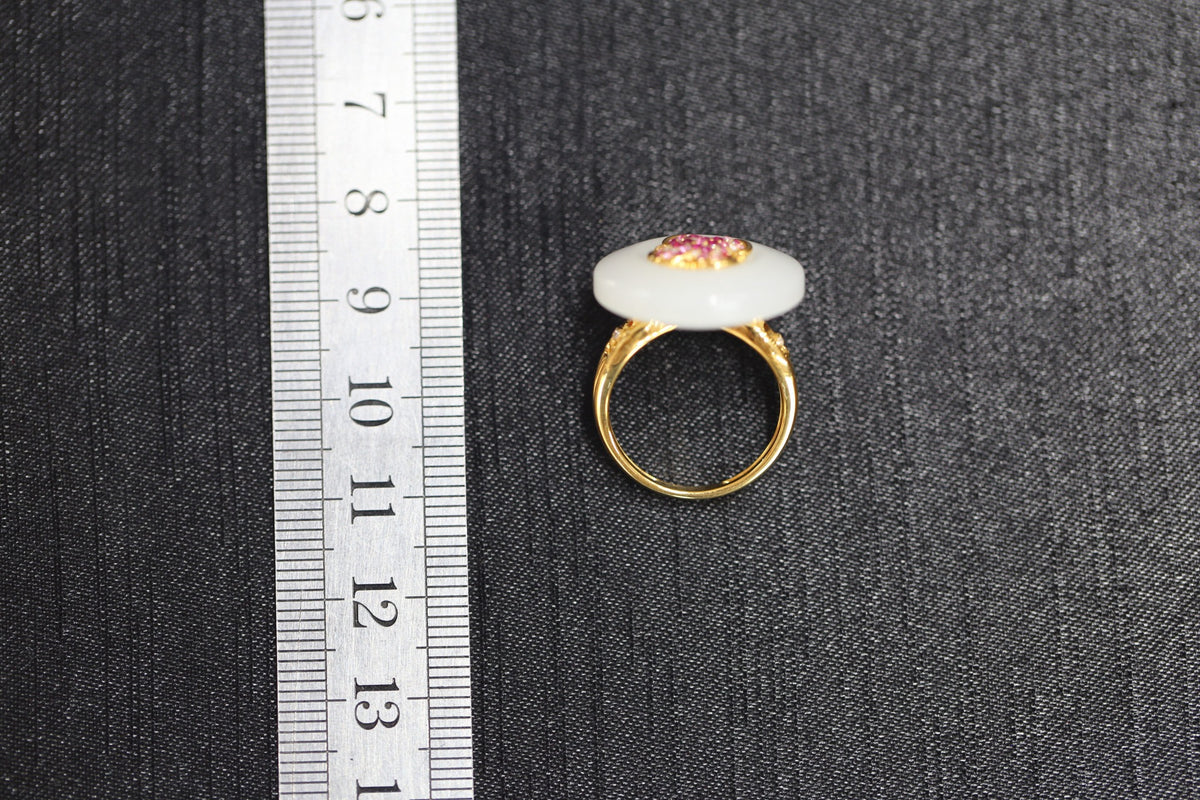 PASTILLE Fluer 20 · Suet White — nephrite jade ring, size reference
