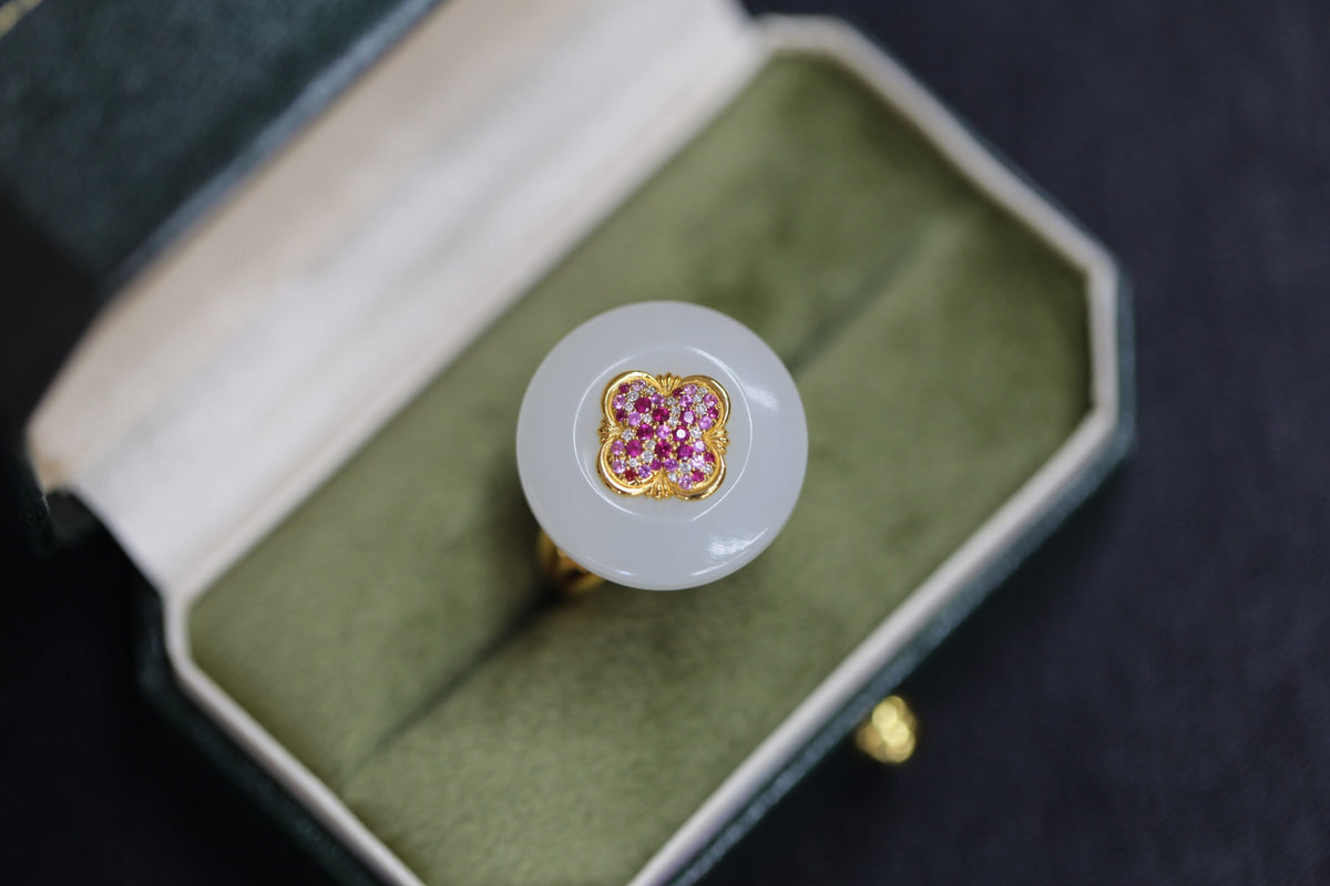 PASTILLE Fluer 20 · Suet White — nephrite jade ring, packaging