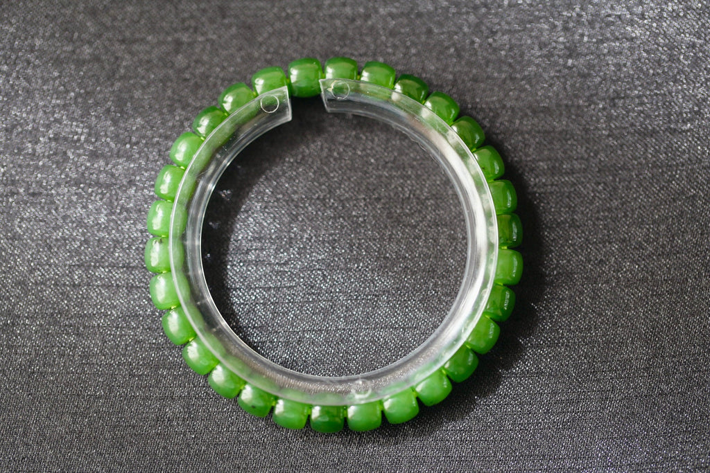 PILLAR Pill 7×6 · Willow Green — nephrite jade cylinder bracelet, close view