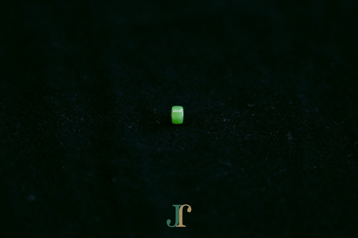 PASTILLE Pure 6×3 · Willow Green — nephrite jade pastille necklace, close view