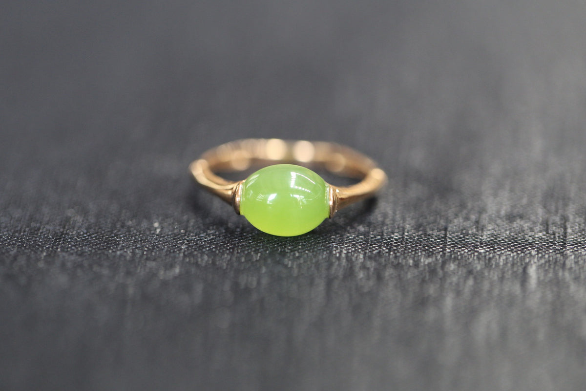 PILLAR Bean 7×7.9 · Willow Green — nephrite jade ring, front