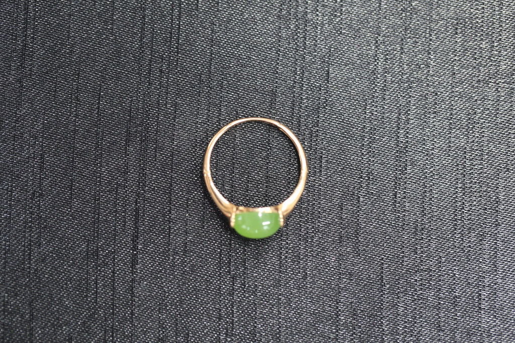 PILLAR Bean 7×7.9 · Willow Green — nephrite jade ring, detail