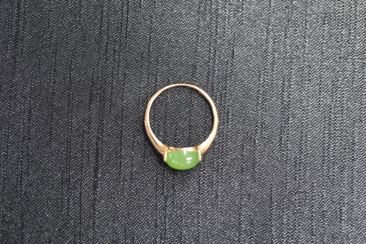 PILLAR Bean 7×7.9 · Willow Green — nephrite jade ring, detail